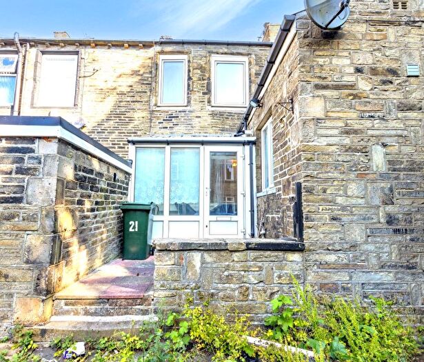 2 Bedroom End Of Terrace House For Sale In Albert Street, Queensbury, Bradford, BD13