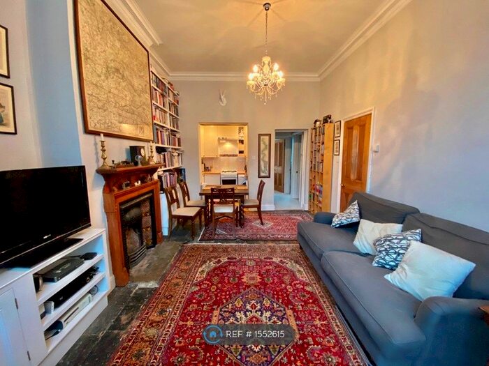 2 Bedroom Flat To Rent In Barons Court Road, London, W14