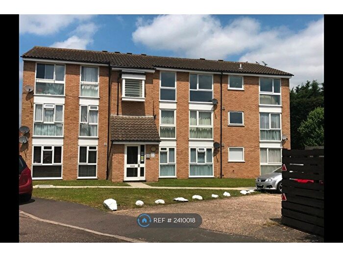 2 Bedroom Flat To Rent In Trotwood, Chigwell, IG7
