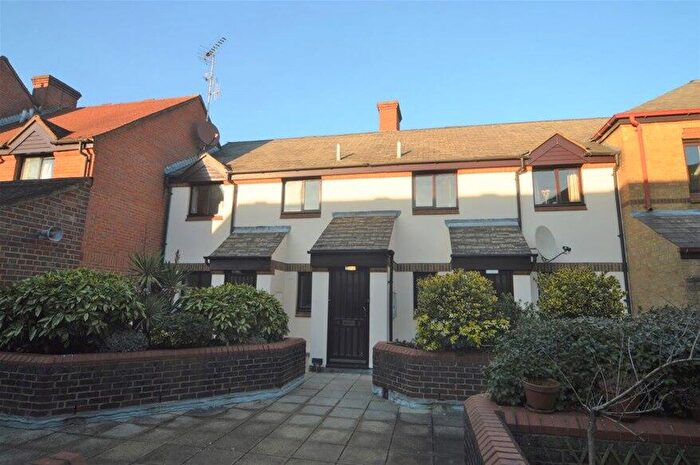 1 Bedroom Flat To Rent In Half Moon Mews, St Albans, AL1