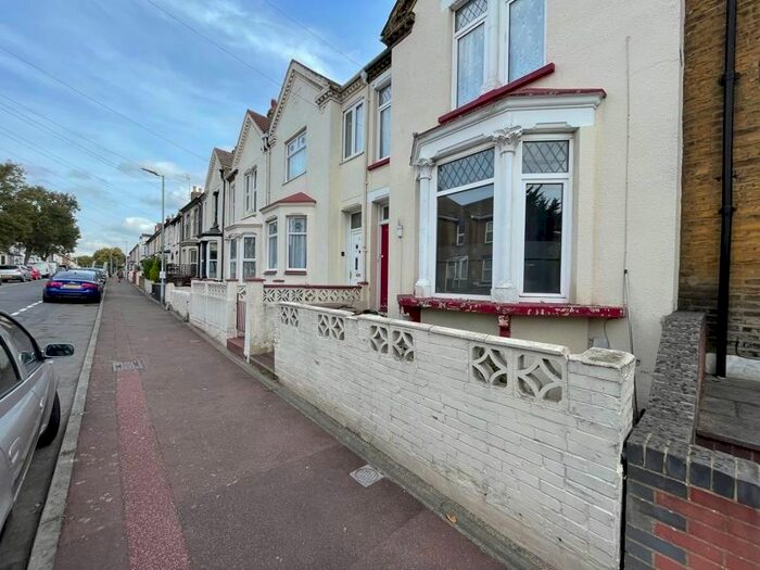 1 Bedroom Flat To Rent In Kingswood Road, Gillingham, ME7