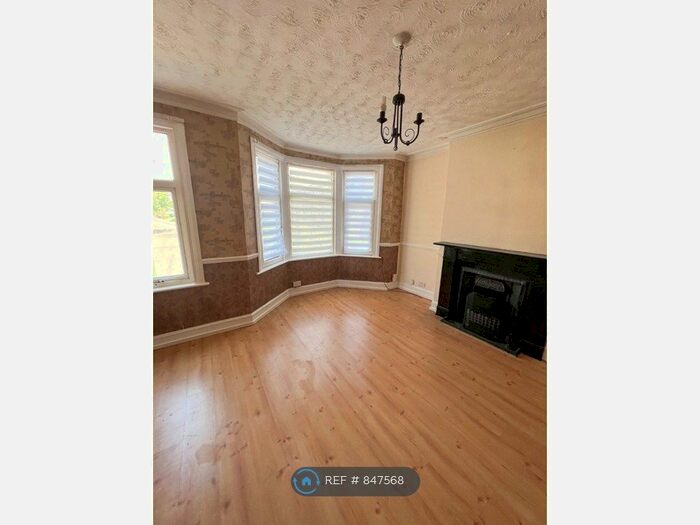 1 Bedroom Flat To Rent In Beresford Road, Southend On Sea, SS1