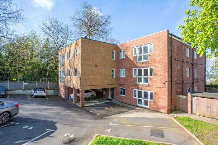 2 Bedroom Flat For Sale In Turners Hill, Hemel Hempstead, HP2