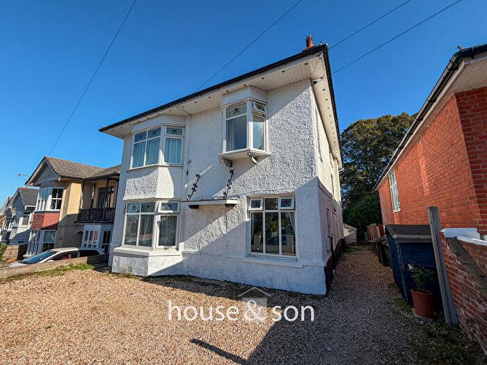 3 Bedroom Flat For Sale In Castlemain Avenue, Southbourne, Bournemouth, BH6