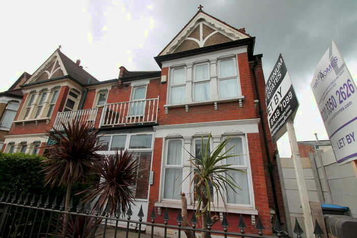 Studio To Rent In Studio On Hedge Lane, London, N13