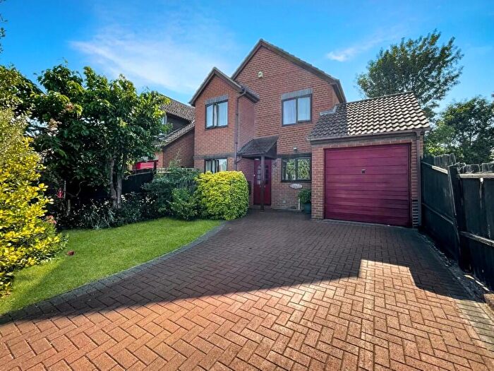 4 Bedroom Detached House For Sale In The Birches, Luton, Bedfordshire, LU4