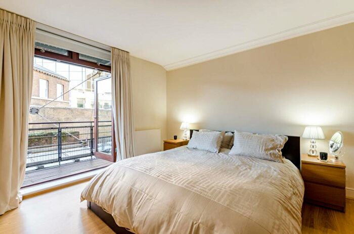 2 Bedroom Flat To Rent In Star Place, St Katharine Docks, London, E1W