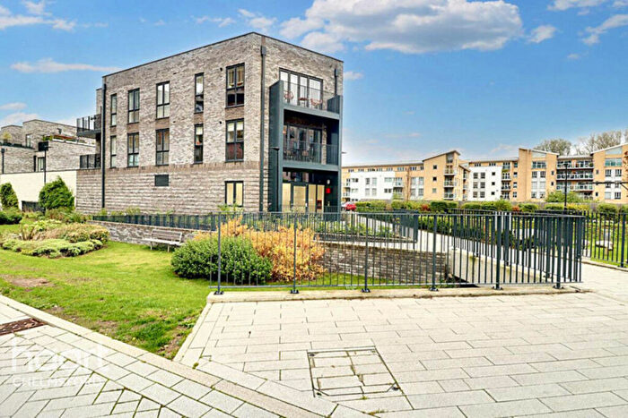 2 Bedroom Apartment For Sale In Wharf Road, Chelmsford, CM2