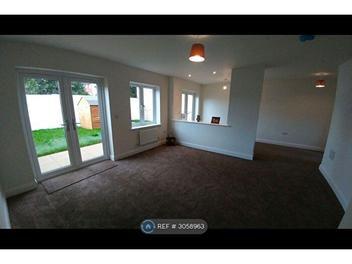 2 Bedroom Semi-Detached House To Rent In Melrose Gardens, Slough, SL1