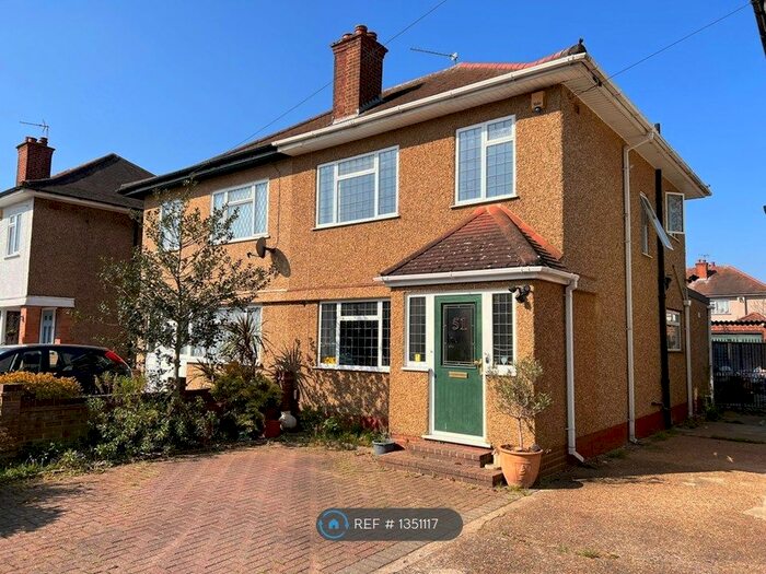 4 Bedroom Semi-Detached House To Rent In Frogmore Avenue, Hayes, UB4