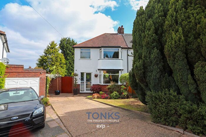 3 Bedroom Semi-Detached House For Sale In Pine Road, Tividale, Oldbury, B69
