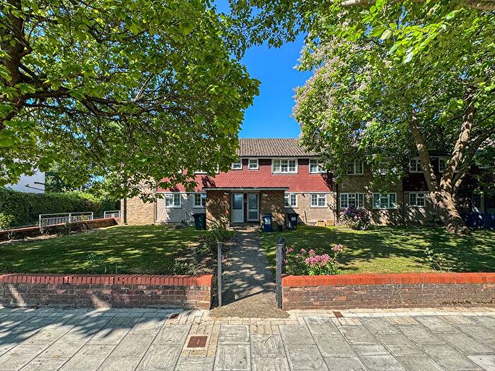 2 Bedroom Flat To Rent In Merrion Avenue, Stanmore, HA7