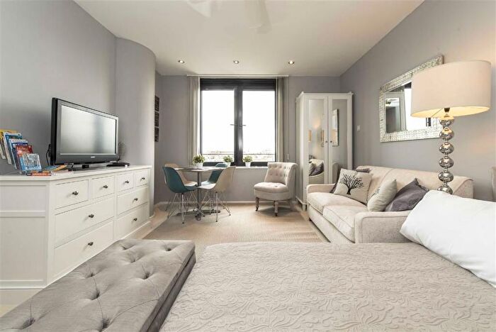 Studio To Rent In Cromwell Road, London, SW7