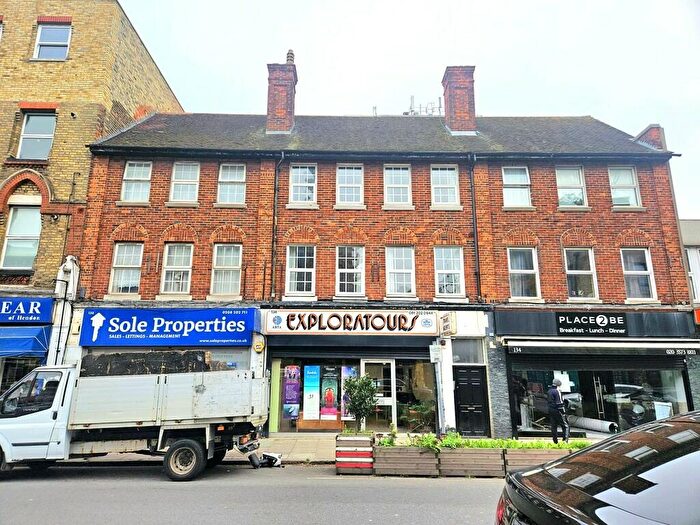 4 Bedroom Flat To Rent In Brent Street, London, NW4