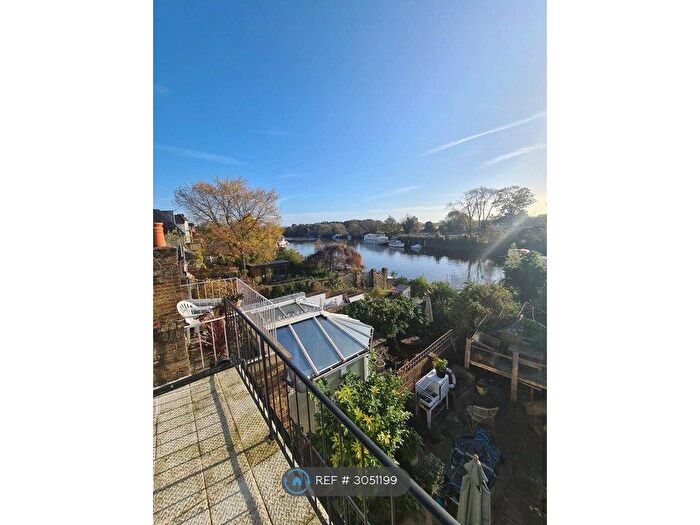 1 Bedroom Flat To Rent In Thames Street, Sunbury On Thames Surrey, TW16