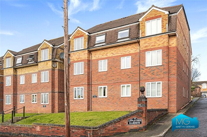 2 Bedroom Flat For Sale In Park Road, Barnet, Hertfordshire, EN4