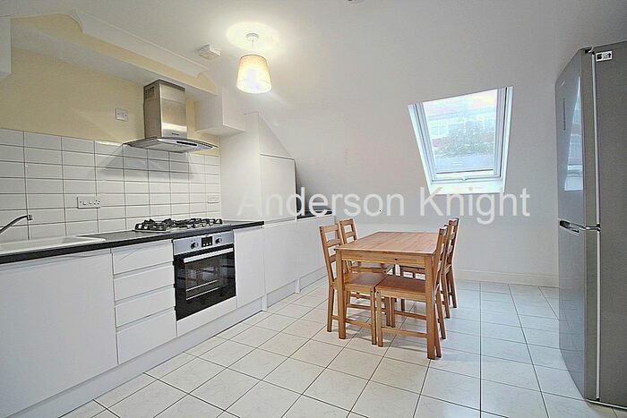2 Bedroom Flat To Rent In Staines Road, Hounslow, TW3