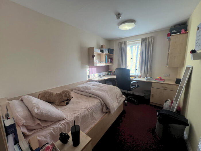 1 Bedroom House To Rent In Vivtoria Park, Manchester, M13