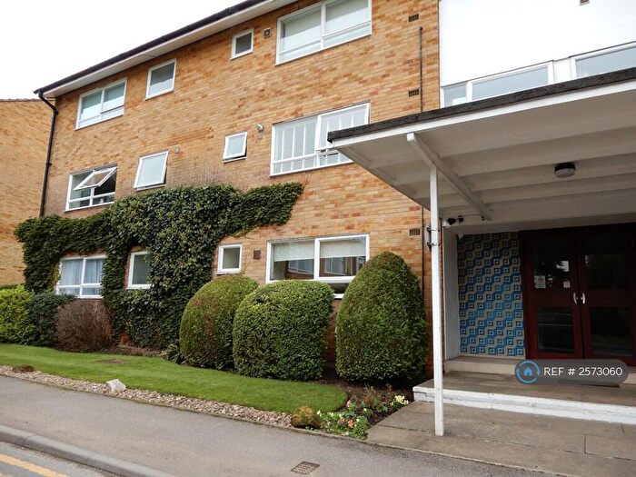 3 Bedroom Flat To Rent In Boxgrove Road, Guildford, GU1