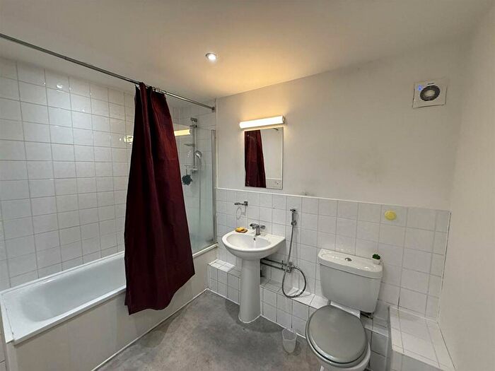2 Bedroom Flat To Rent In Campion Road, London, E10