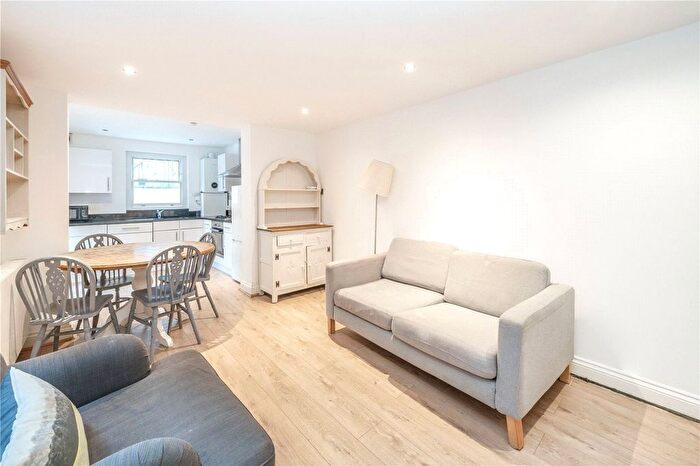 2 Bedroom Flat To Rent In Tremadoc Road, London, SW4