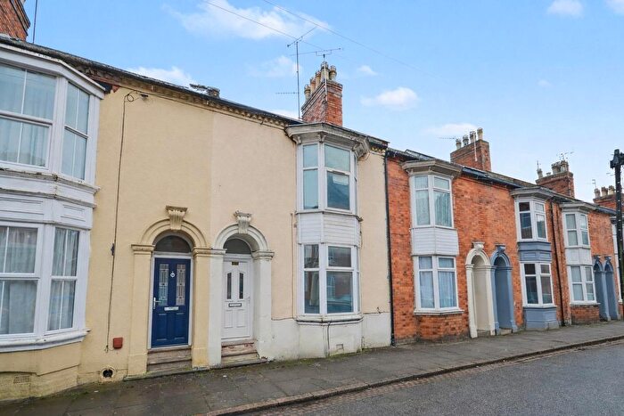 3 Bedroom Terraced House To Rent In Beaconsfield Terrace, The Mounts, NN1