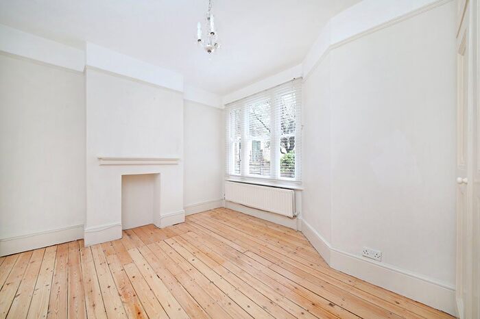 2 Bedroom Flat To Rent In Cowley Road, Mortlake, SW14