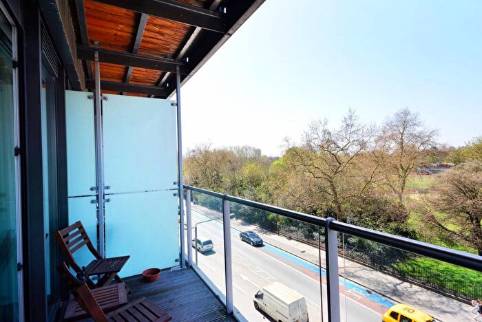 1 Bedroom Flat To Rent In Queenstown Road, Battersea Park, London, SW11