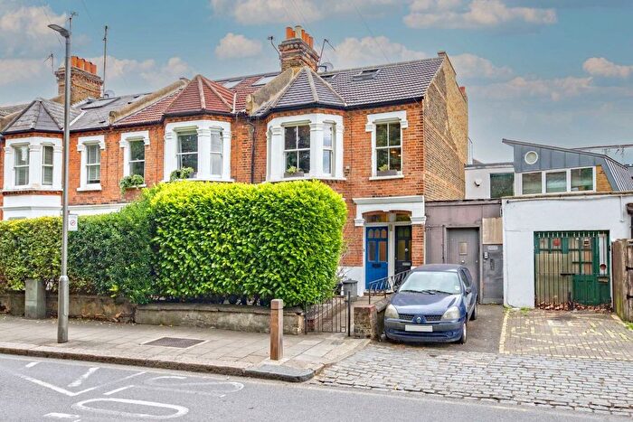 4 Bedroom Flat To Rent In Allfarthing Lane, Battersea, SW18