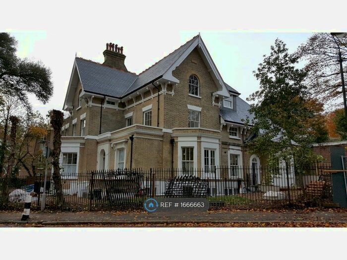 2 Bedroom Flat To Rent In Fox Hill, London, SE19