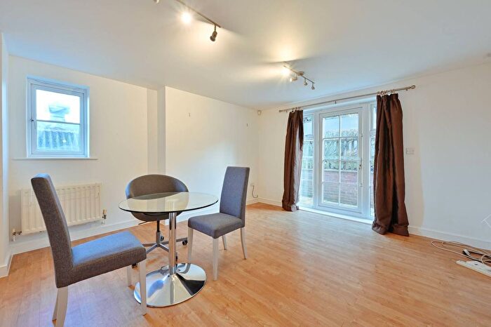 2 Bedroom Flat For Sale In Vale Road, Bushey, WD23