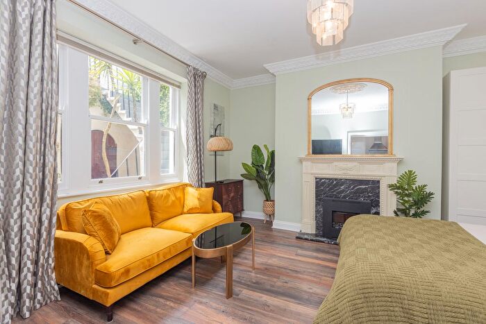 Studio To Rent In Gloucester Terrace, London, W2