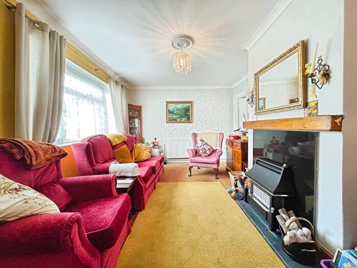 3 Bedroom Semi-detached House For Sale In Barry Close, Bitton, Bristol, Gloucestershire, BS30