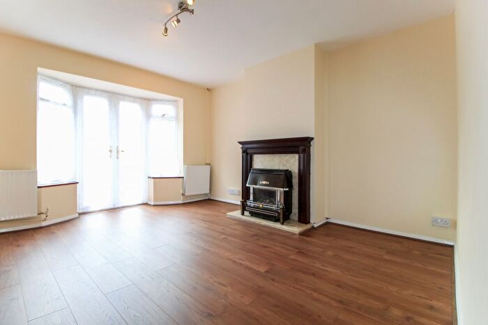4 Bedroom Terraced House To Rent In Sitwell Grove, Stanmore, HA7