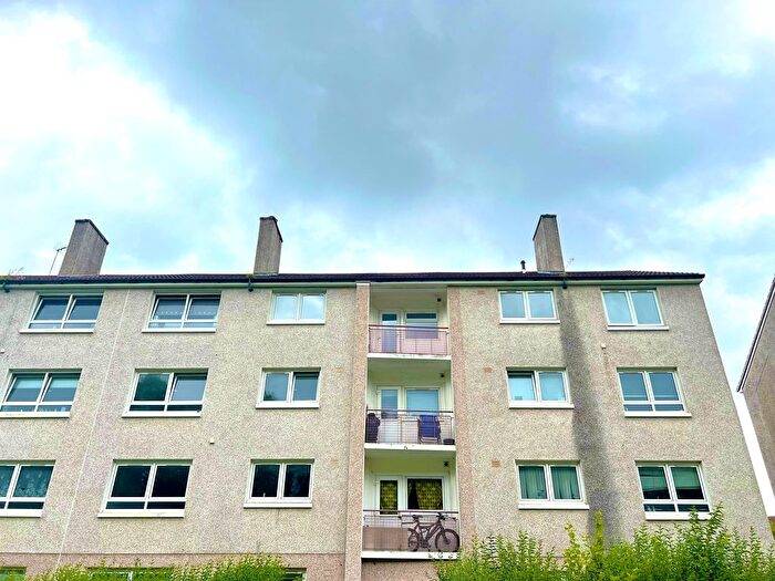 3 Bedroom Flat To Rent In Raithburn Avenue, Glasgow, G45