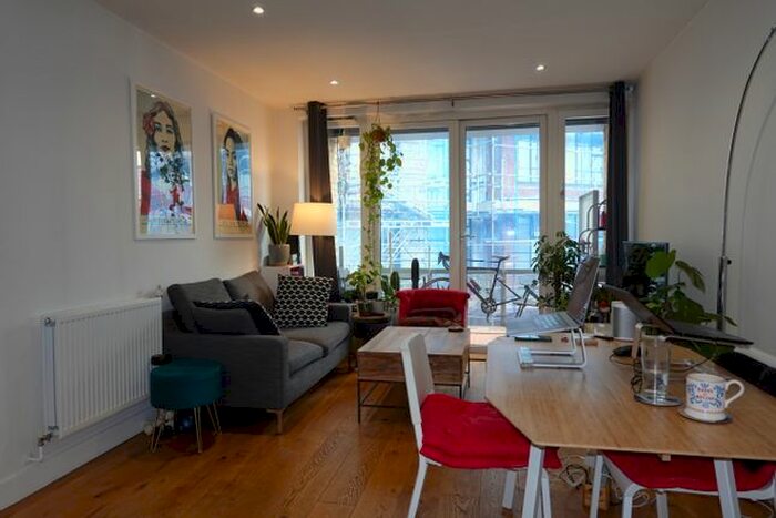 2 Bedroom Flat To Rent In Lee Street, Hackney, E8