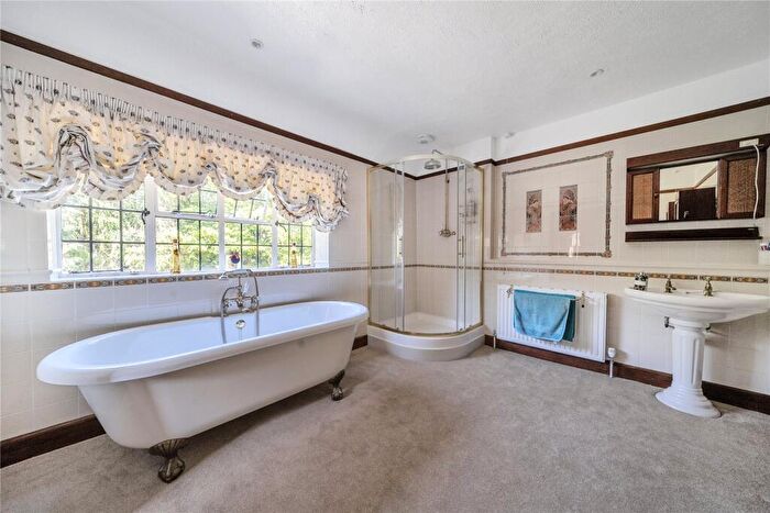 5 Bedroom Detached House For Sale In Carrick Lane, Yateley, Hampshire, GU46