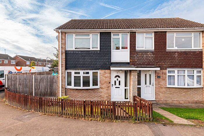 3 Bedroom Semi-Detached House For Sale In Barler Place, Queenborough, ME11