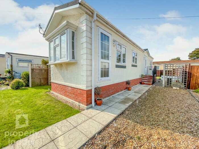 2 Bedroom Park Home For Sale In Woodland View, Stratton Strawless, NR10