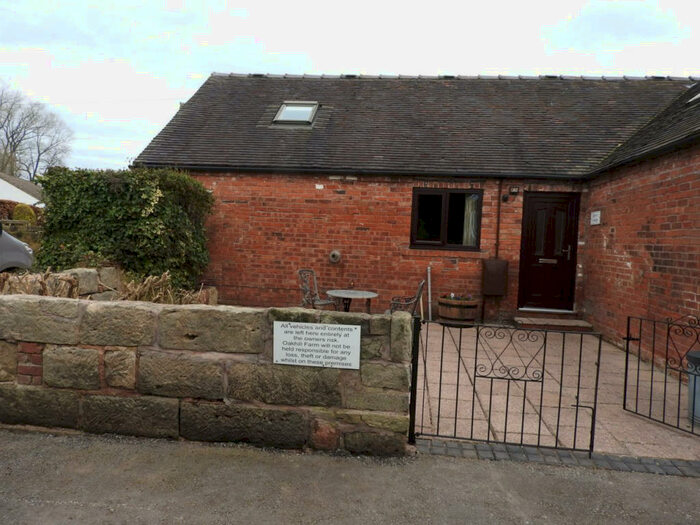 3 Bedroom Semi-Detached House To Rent In Oakhill Farm, Stoke-on-trent, Staffordshire, ST10