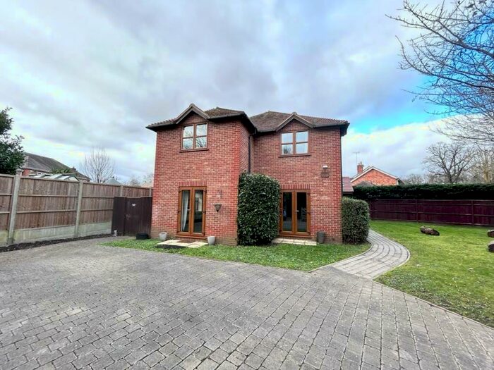 4 Bedroom Detached House To Rent In Wokingham Road, Hurst Nr Twyford, RG10