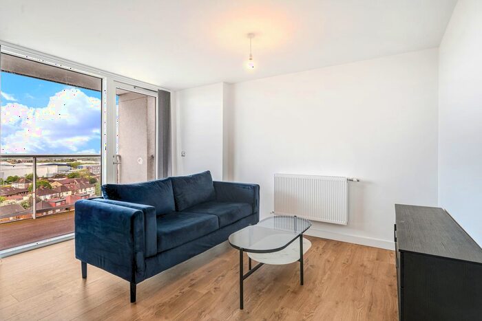 2 Bedroom Flat To Rent In Stylus Place, Hayes, UB3