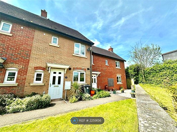 2 Bedroom Terraced House To Rent In Strouds Close, Swindon, SN3