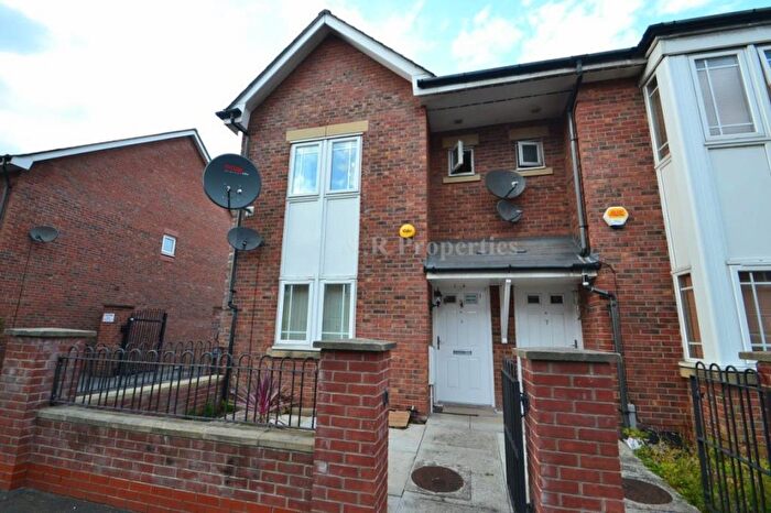 3 Bedroom Semi-Detached House To Rent In Bankwell St, Hulme, Manchester., M15