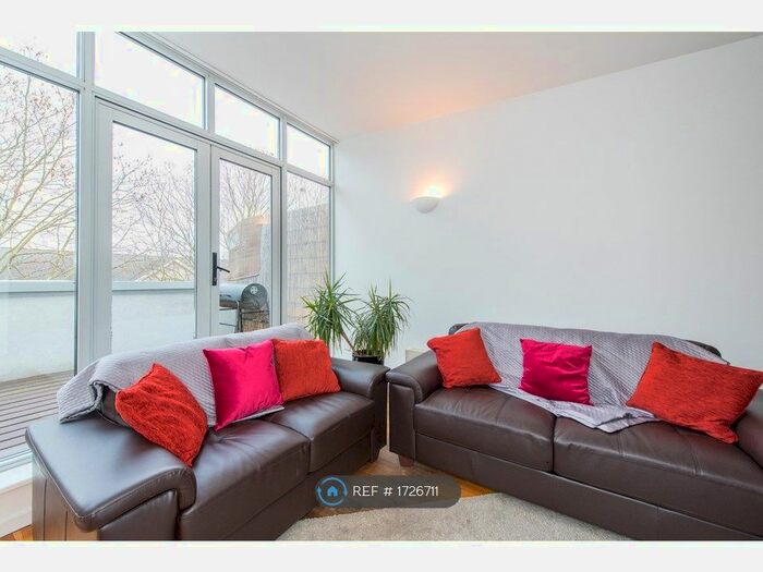 2 Bedroom Flat To Rent In Sky Studios, London, E16