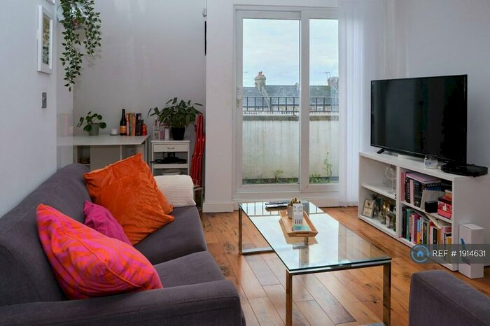 2 Bedroom Flat To Rent In Regal Court, -A Malvern Road, NW6