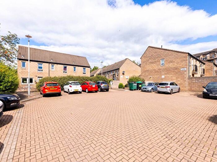 1 Bedroom Flat To Rent In The Bowling Green, Leith, Edinburgh, EH6