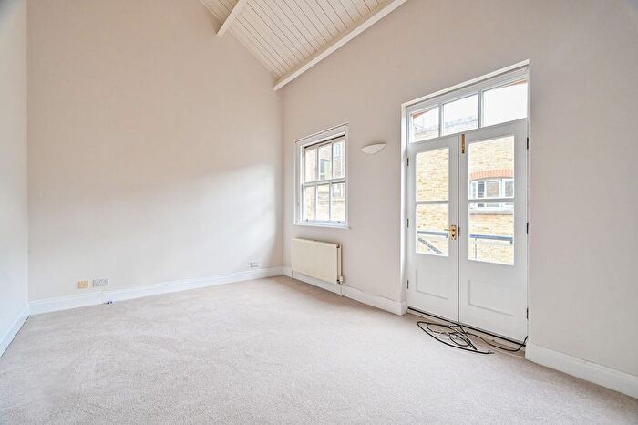 2 Bedroom Property For Sale In Hardwicke Mews, Islington, London, WC1X