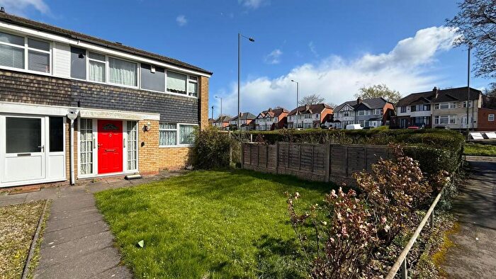 3 Bedroom End Of Terrace House For Sale In Longlands Close, Birmingham, B38