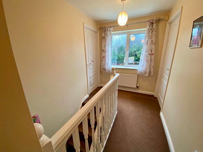 4 Bedroom Detached House For Sale In Briarfield Gardens, Huddersfield, HD5